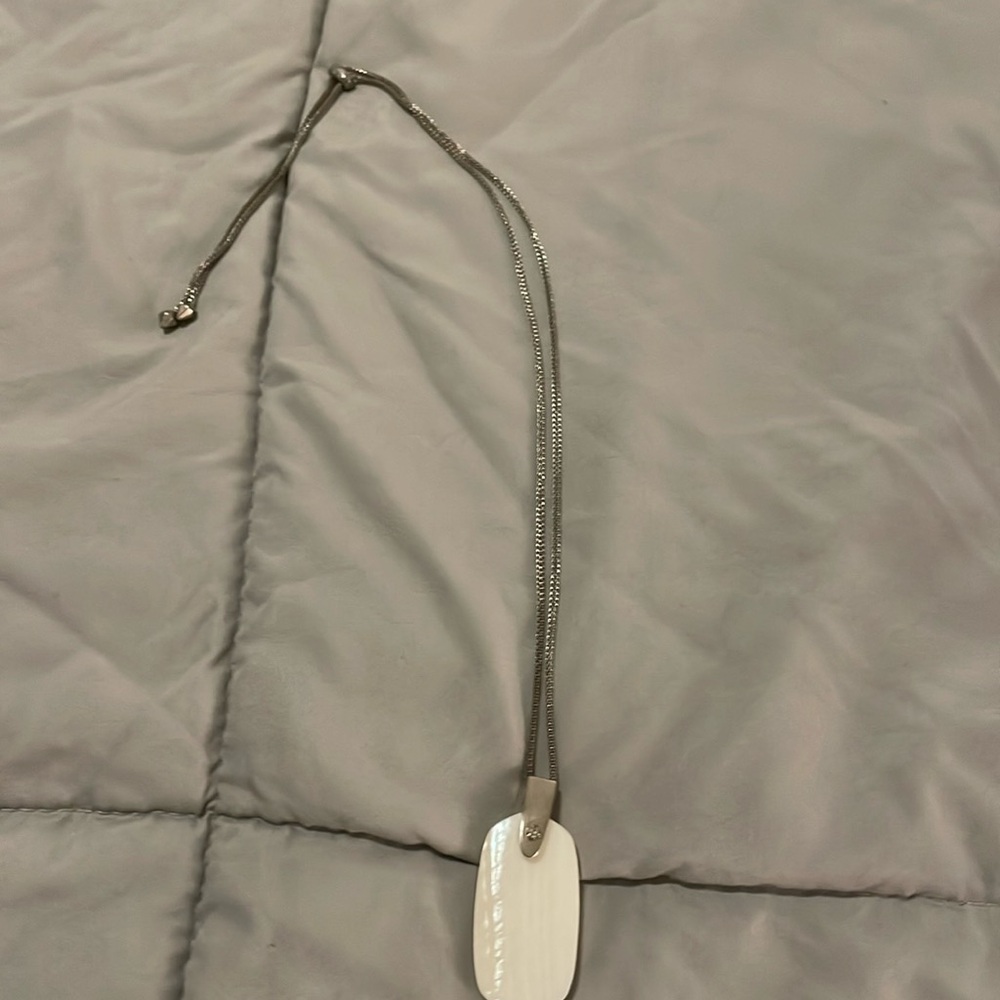 Kendra Scott necklace